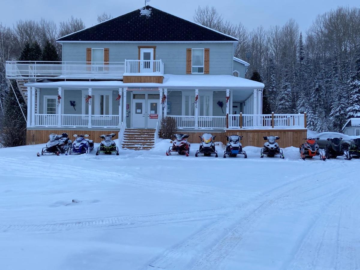 Auberge Presbytere Mont Lac-Vert Hébertville Buitenkant foto