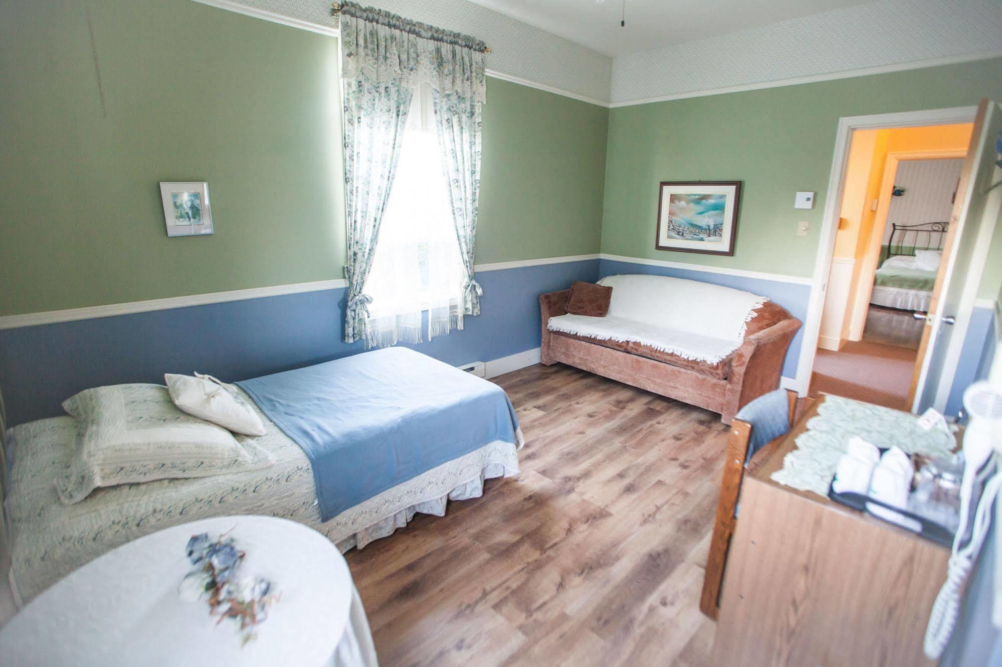 Auberge Presbytere Mont Lac-Vert Hébertville Buitenkant foto