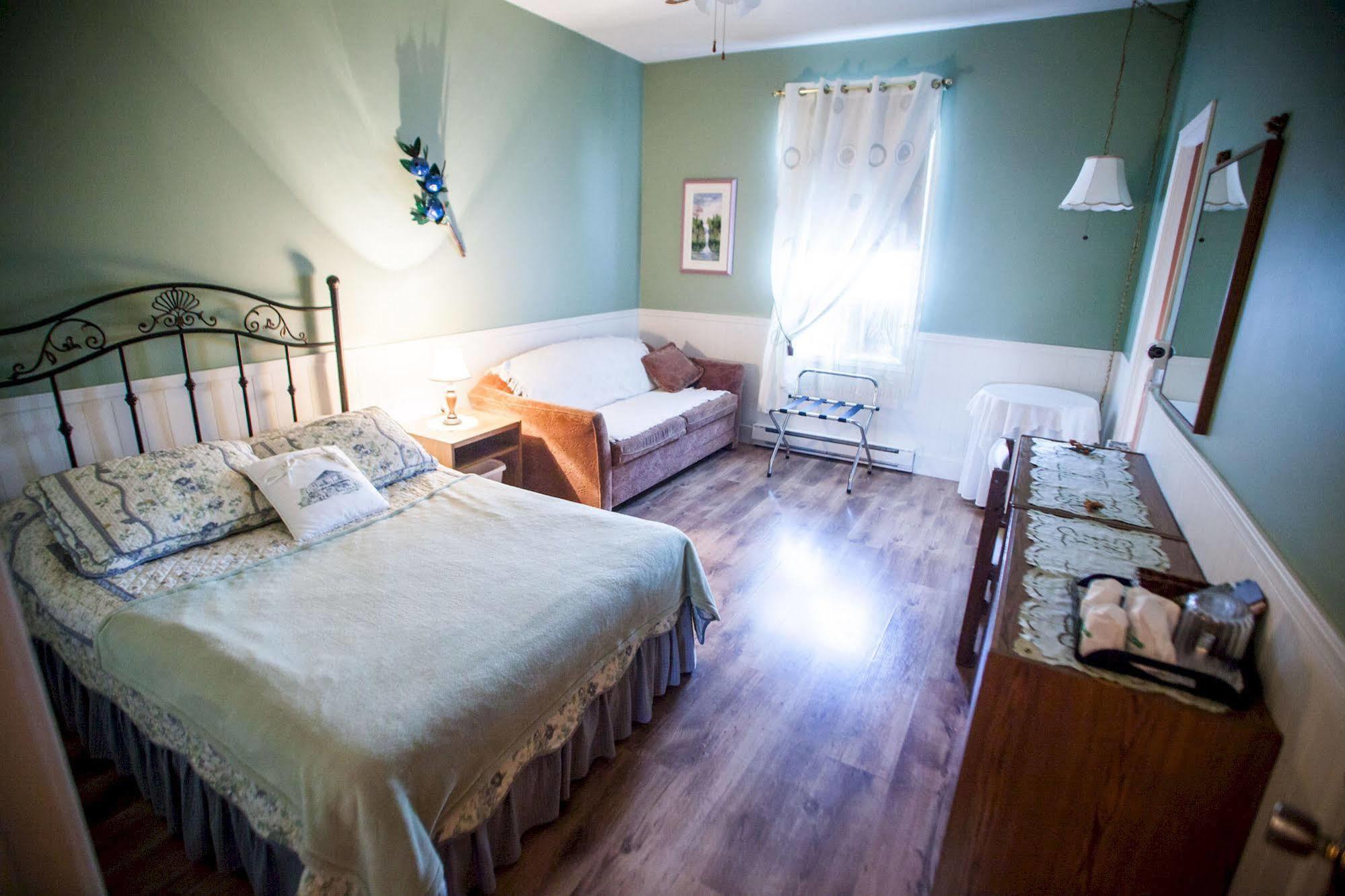 Auberge Presbytere Mont Lac-Vert Hébertville Buitenkant foto